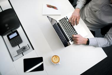 man on computer using netsuite manufacturing execution