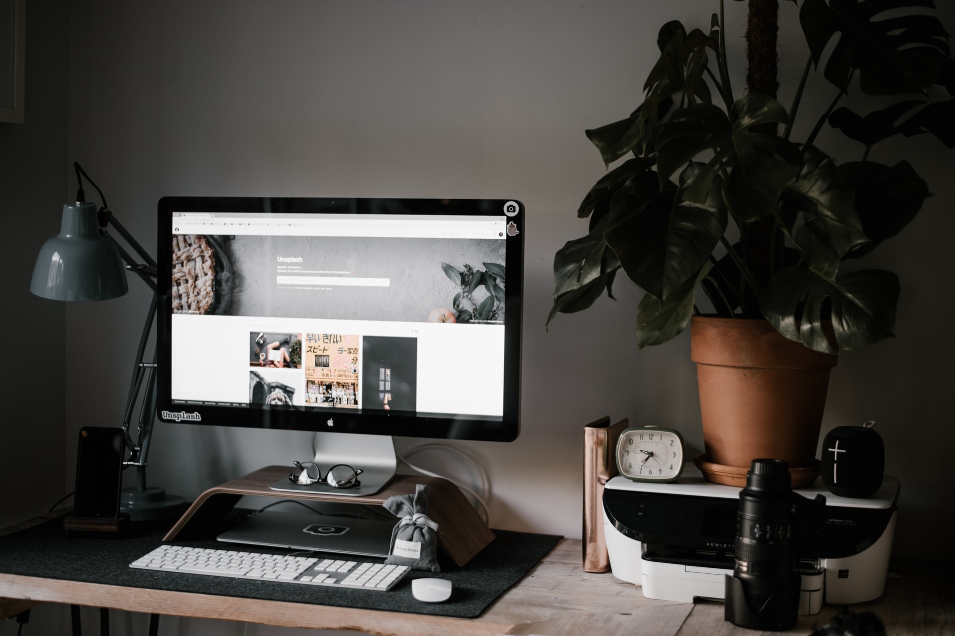 computer with suitecommerce advanced website open
