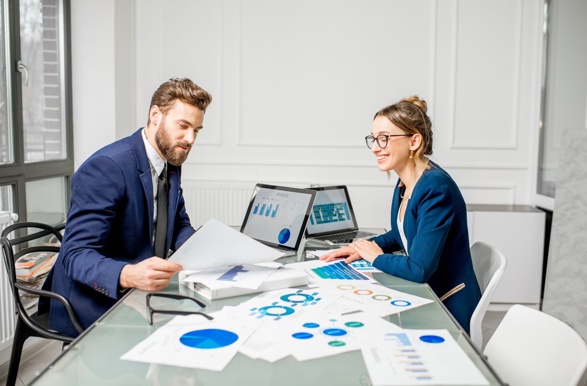 When Analytics Shows Conflicting User Behavior Patterns