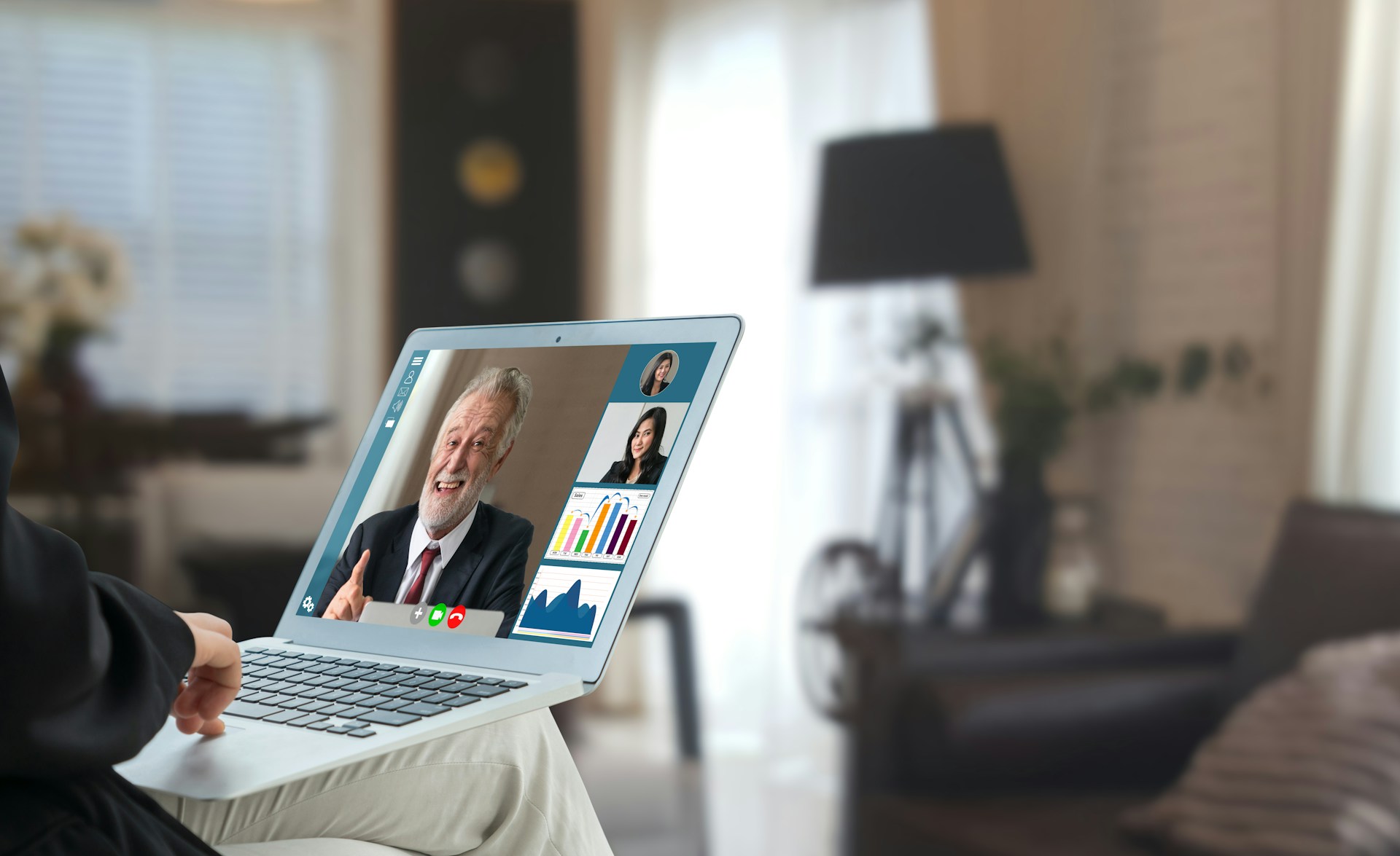 Tips for B2B SaaS Webinar Success and Convert Audience