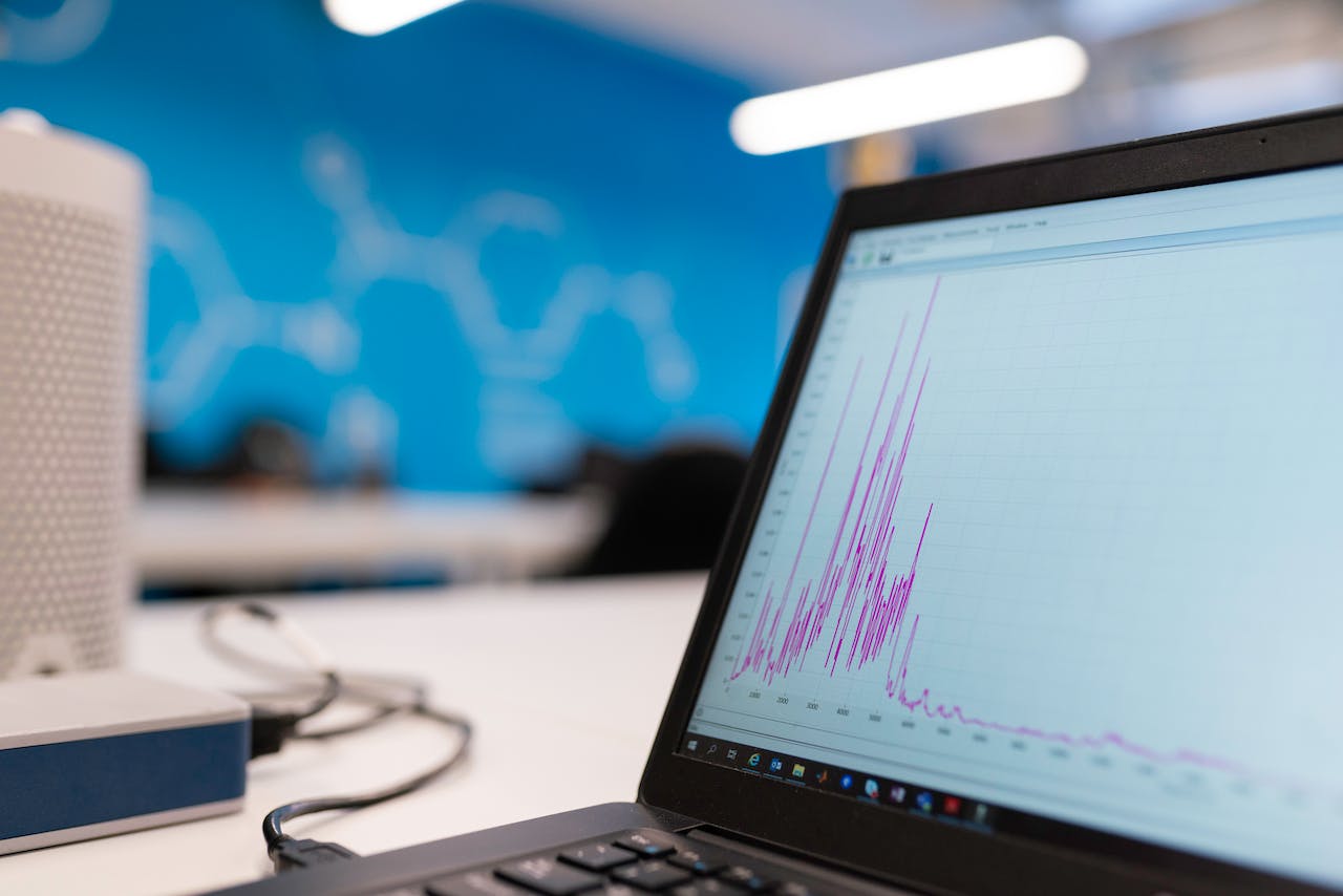 Data-Driven B2B SaaS: Metrics & Tactics 