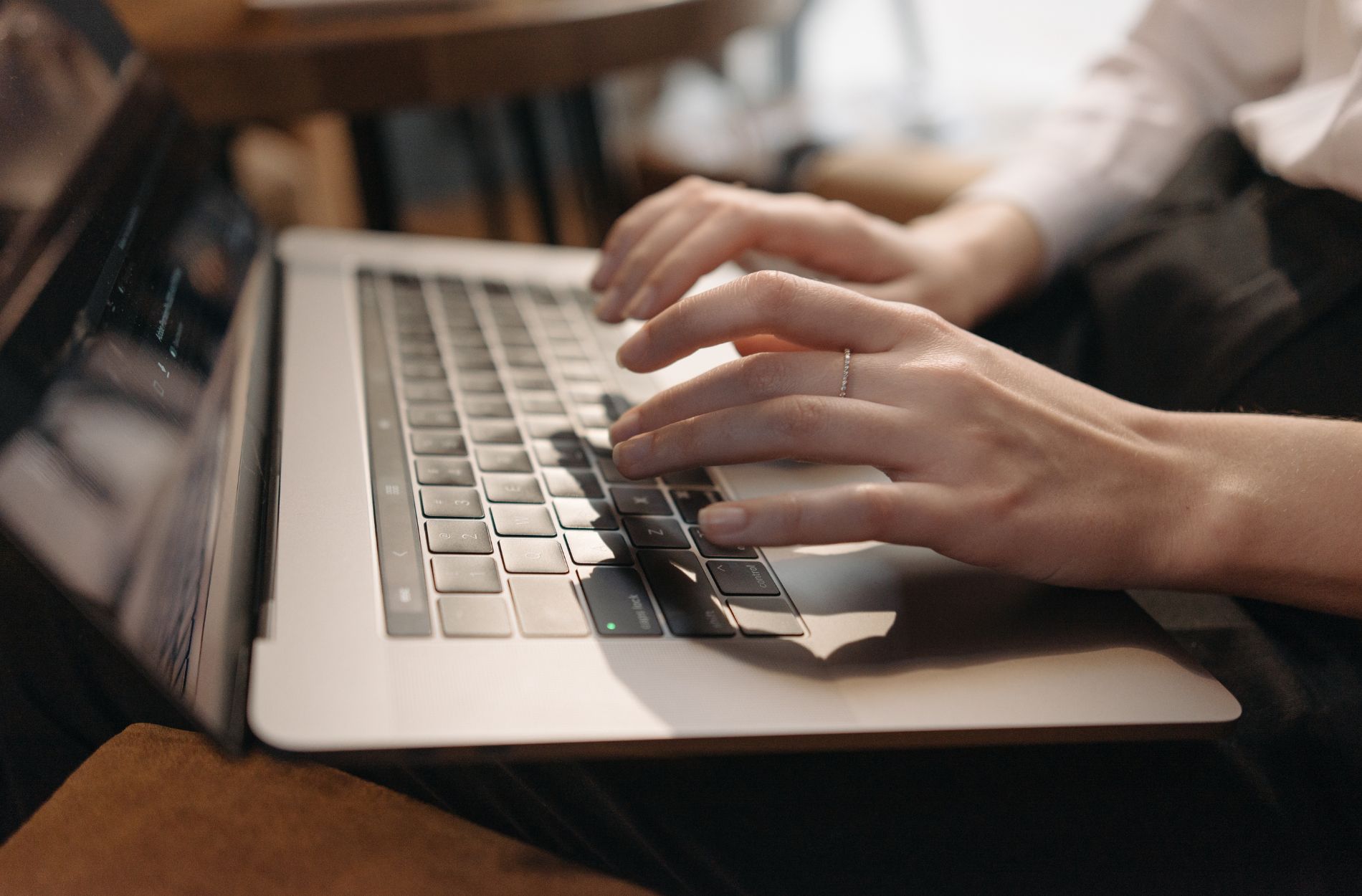 Why Visitors Leave Your B2B SaaS Website Without Converting