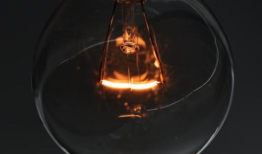 closeup photo of light bulb